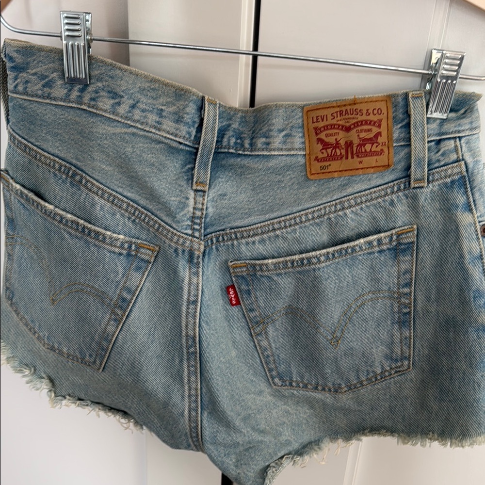 Levi's Blue Jean Shorts Distressed High-Waisted - Picture 4 of 4